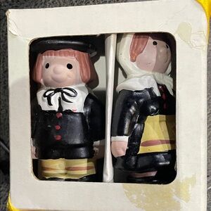 Gibson Black, Yellow & White Ceramic Pilgram Salt and Pepper Shakers